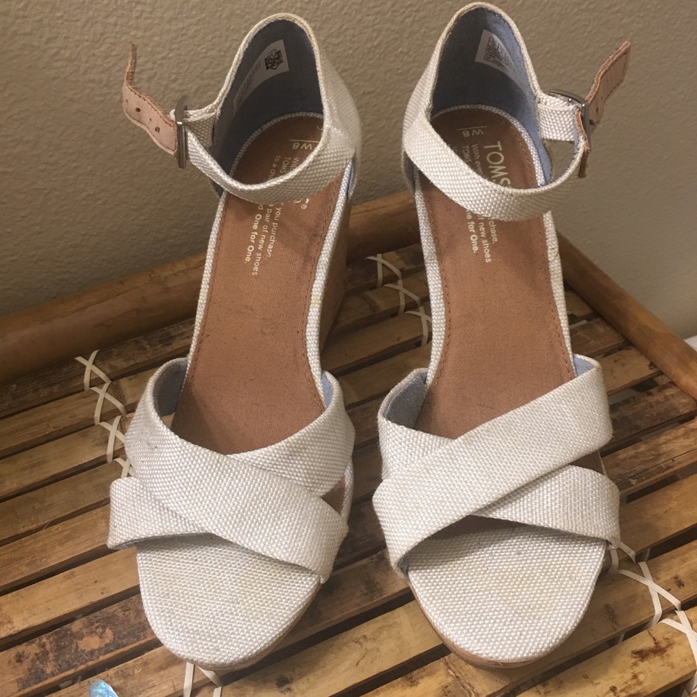 *NWOT* TOMS Sienna wedge, beige/natural, size 8